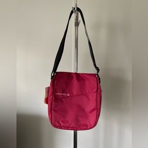 Merrell Nectar nylon field bag Sangria NWT